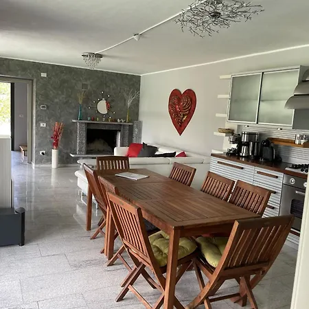 Grosszuegiges Mit Pool Fast Direkt Am Holiday home Colico